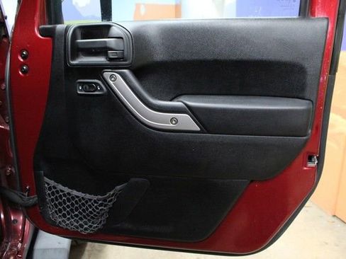 Used 2012 Jeep Wrangler Unlimited Sahara w/ Connectivity Group image 9