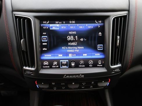 Used 2020 Maserati Levante GranLusso image 30