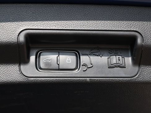 Used 2023 Ford Explorer Limited AWD/4WD image 36