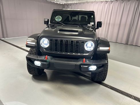 Used 2024 Jeep Gladiator Mojave AWD/4WD image 2