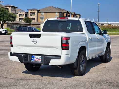 New 2025 Nissan Frontier SV w/ SV Convenience Package RWD image 3