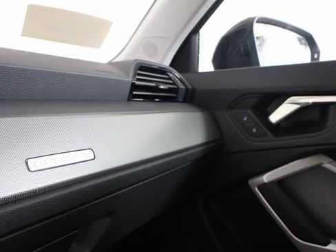 Used 2025 Audi Q3 2.0T Premium w/ Convenience Package image 8