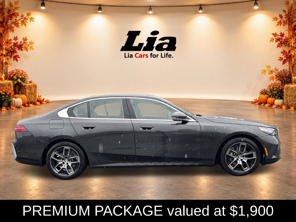 Used 2026 BMW 530i xDrive AWD/4WD image 2