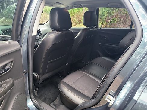 Used 2021 Chevrolet Trax LT w/ LT Convenience Package image 16