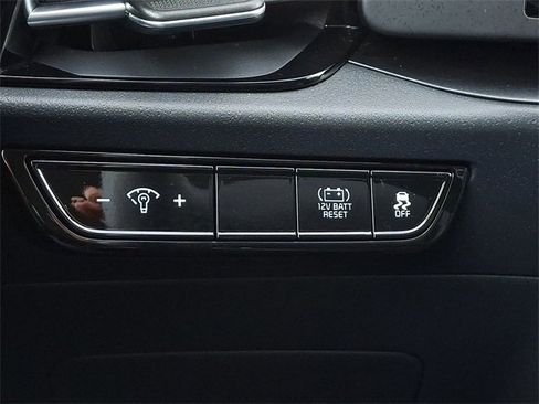 Certified 2025 Kia Niro LX image 24