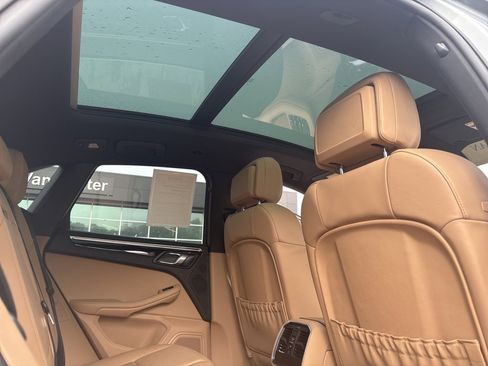 Used 2021 Porsche Macan image 24