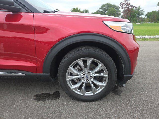 Used 2023 Ford Explorer XLT w/ Equipment Group 202A AWD/4WD image 4