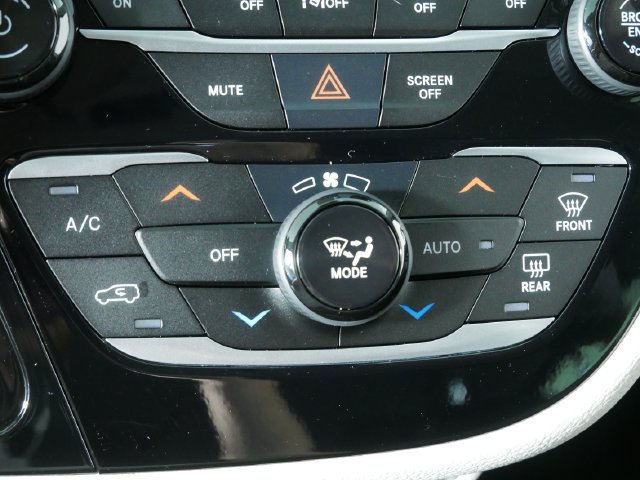 Used 2024 Chrysler Pacifica Touring-L AWD/4WD image 30