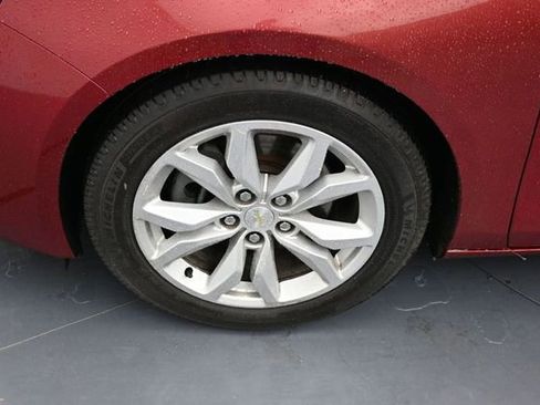 Used 2019 Chevrolet Impala LT w/ LT Convenience Package FWD image 9