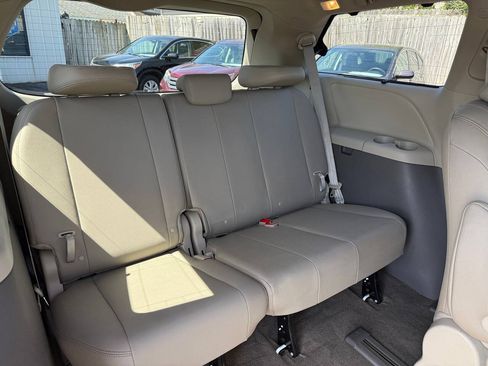 Used 2017 Toyota Sienna XLE w/ XLE Navigation Package AWD/4WD image 40