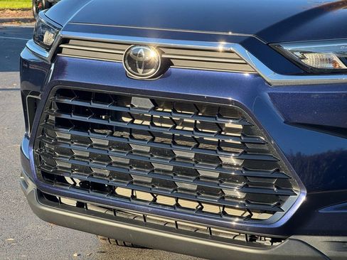 Used 2024 Toyota Grand Highlander XLE image 7