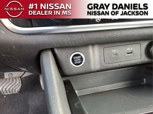 Used 2021 Nissan Rogue SV w/ Premium Package image 16