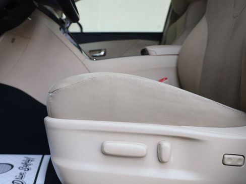 Used 2011 Toyota Venza AWD w/ Convenience Pkg image 16