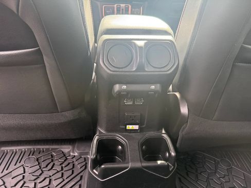 Used 2021 Jeep Wrangler Unlimited Sahara AWD/4WD image 29