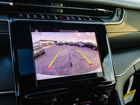 New 2025 Jeep Grand Cherokee Altitude image 25