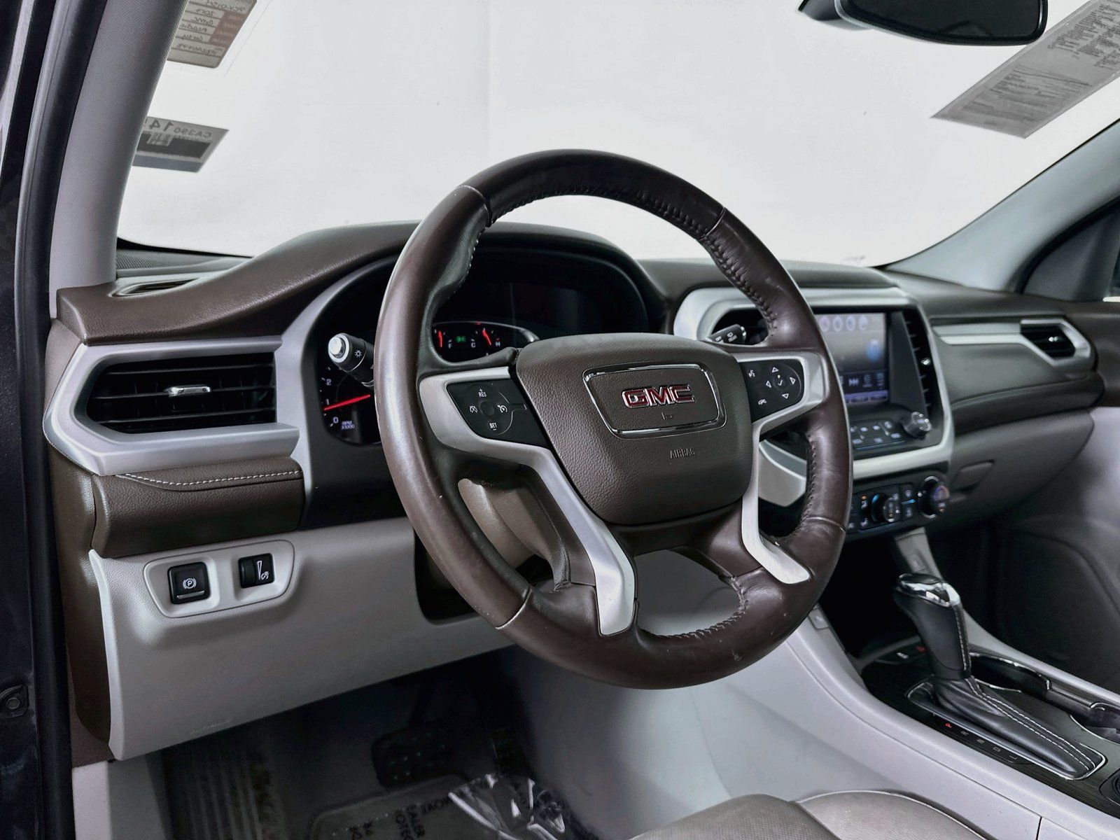 Used 2017 GMC Acadia SLT AWD/4WD image 10