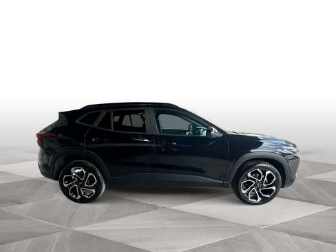 Used 2024 Chevrolet Trax RS w/ Sunroof Package FWD image 9