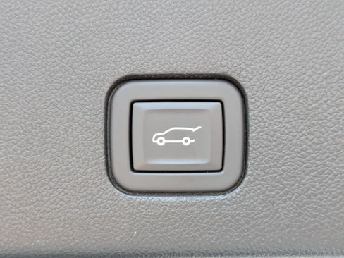 Certified 2023 Cadillac XT6 Premium Luxury FWD image 11