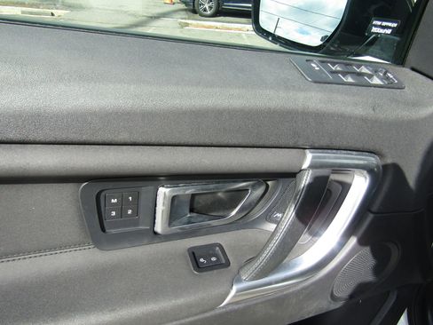 Used 2019 Land Rover Discovery Sport HSE image 25