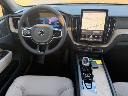 New 2027 Volvo XC60 B5 Plus AWD/4WD image 9
