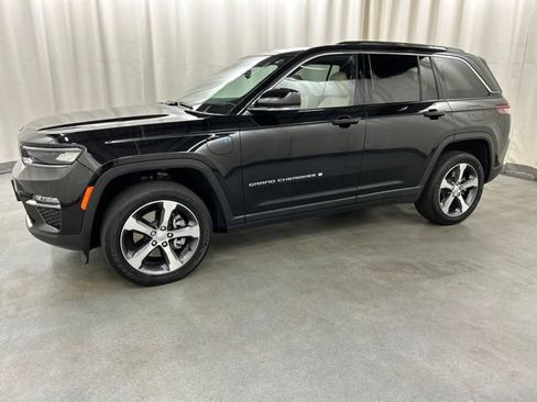 Used 2023 Jeep Grand Cherokee 4WD 4xe image 2