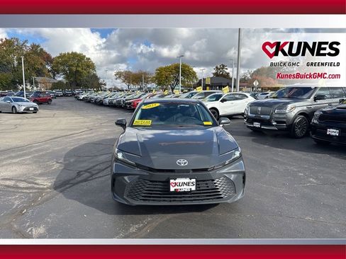 Used 2025 Toyota Camry LE image 11