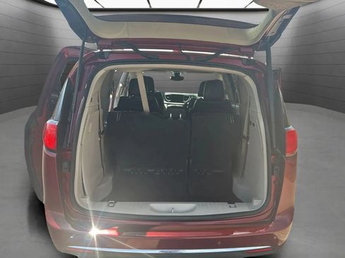 Used 2017 Chrysler Pacifica Limited FWD image 28