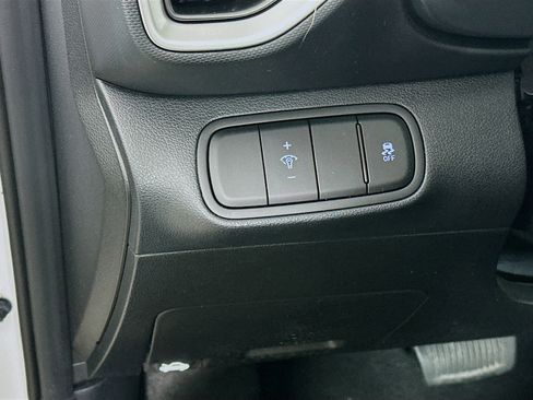 Used 2025 Hyundai Venue SEL image 17