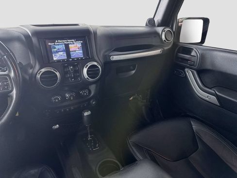 Used 2013 Jeep Wrangler Unlimited Sahara w/ Dual Top Group AWD/4WD image 25