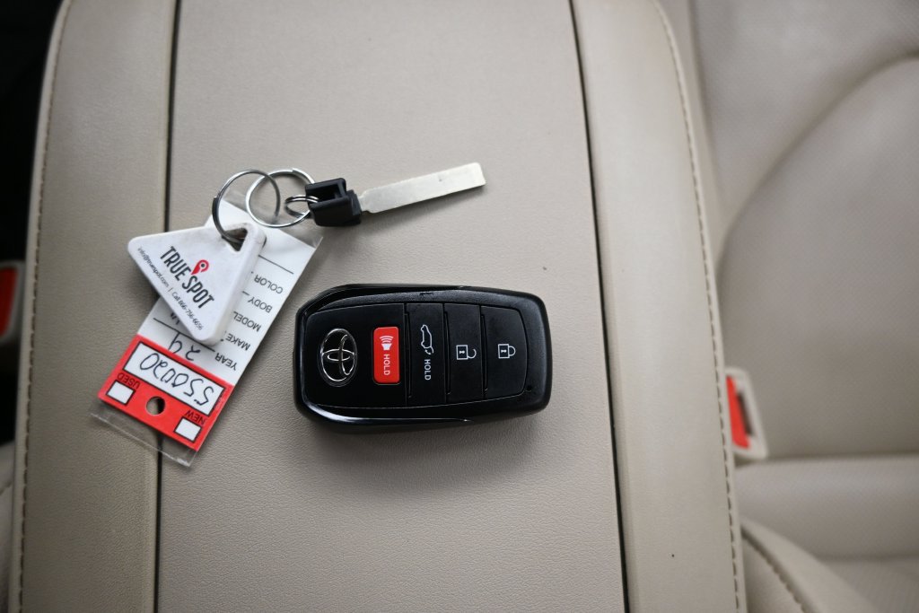 Used 2024 Toyota Highlander Limited AWD/4WD image 15