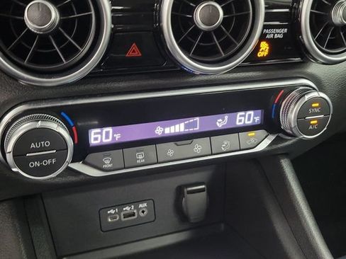 Certified 2023 Nissan Sentra SR FWD image 23
