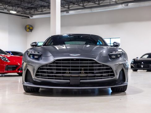 Used 2024 Aston Martin DB12 Coupe image 2