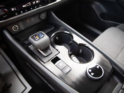 Used 2022 Nissan Rogue SV image 17