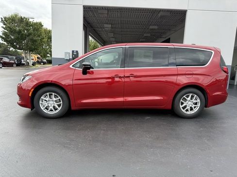 New 2026 Chrysler Voyager LX image 5