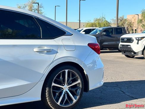 Used 2024 Honda Civic Touring image 10