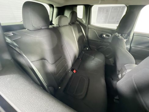 Used 2022 Jeep Renegade Latitude AWD/4WD image 25