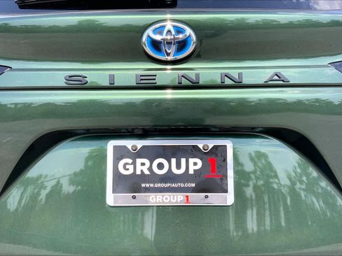 Used 2025 Toyota Sienna LE FWD image 10