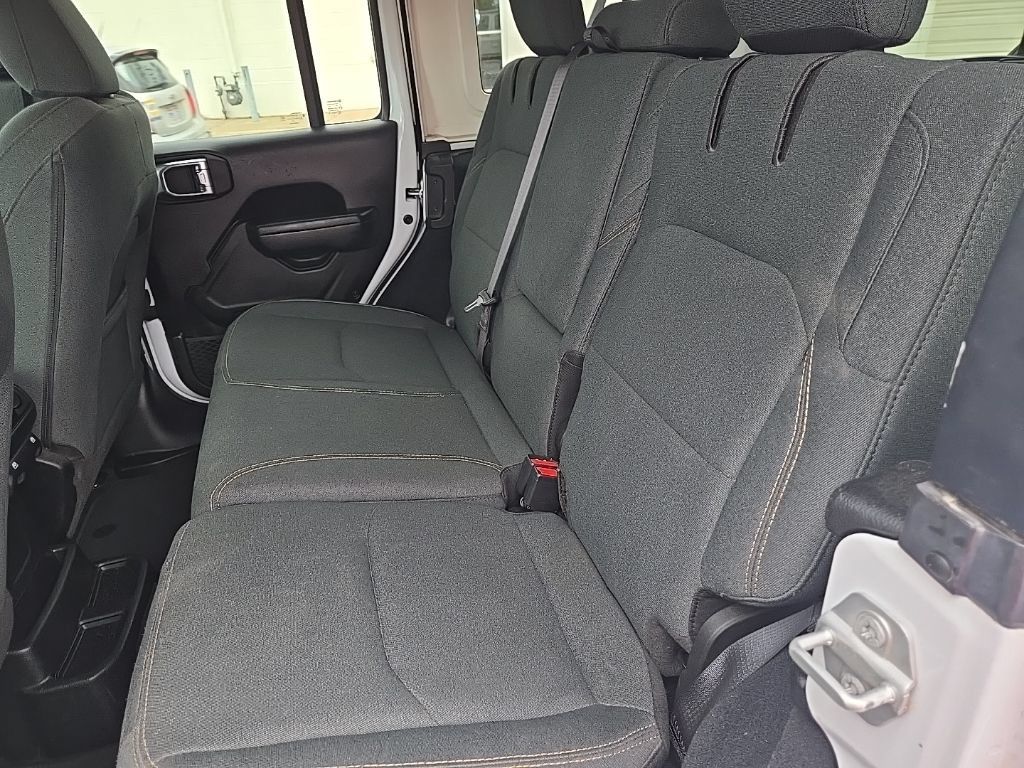 Used 2024 Jeep Wrangler Unlimited AWD/4WD image 23