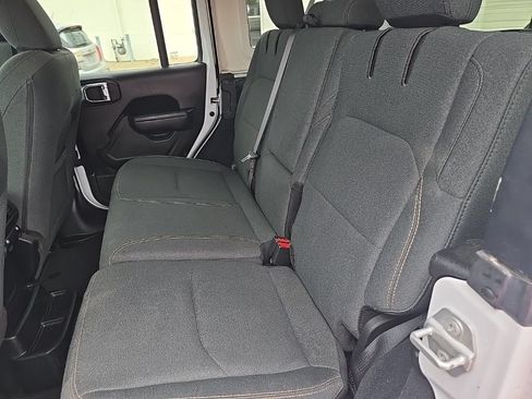 Used 2024 Jeep Wrangler Unlimited AWD/4WD image 23