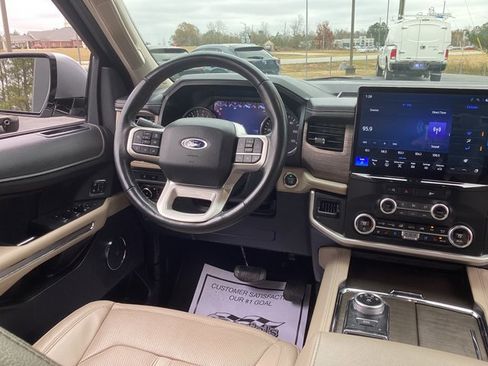 Used 2024 Ford Expedition Max Limited image 9