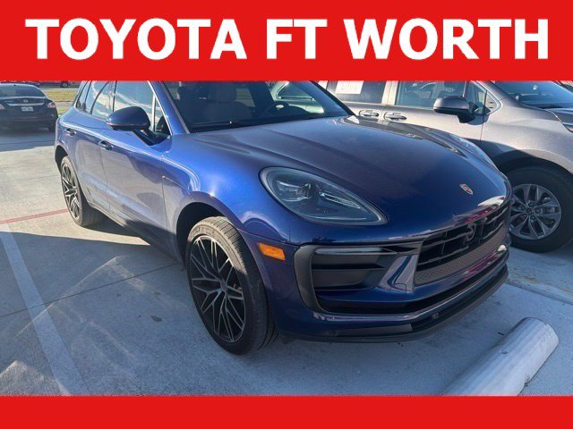 Used 2025 Porsche Macan AWD/4WD image 1