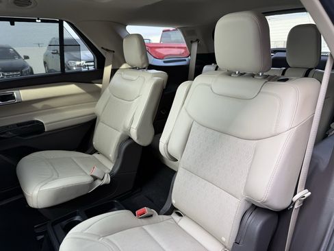 Used 2021 Ford Explorer Platinum w/ Equipment Group 601A image 13