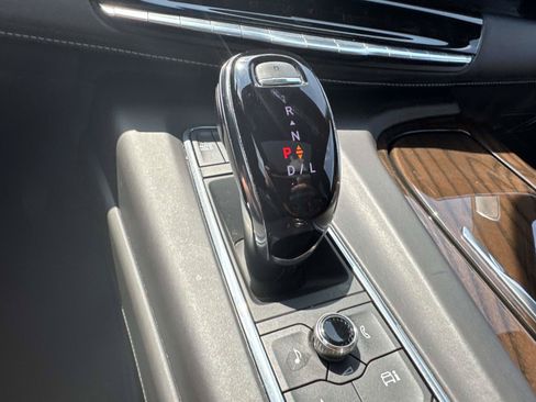 Used 2023 Cadillac Escalade ESV Sport Platinum w/ LPO, ONYX Package AWD/4WD image 19
