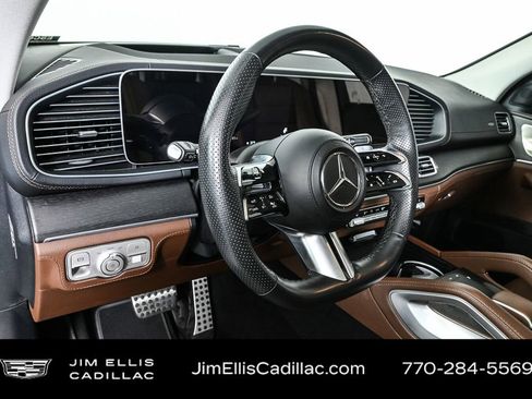Used 2024 Mercedes-Benz GLS 580 4MATIC image 4