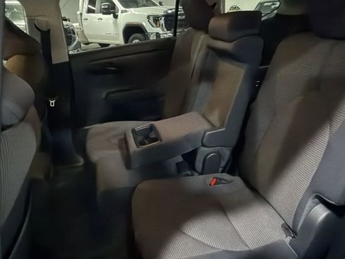 Used 2022 Toyota Highlander LE image 30