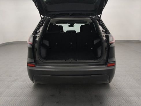 Used 2021 Jeep Cherokee Latitude FWD image 29