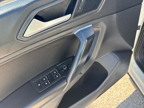 Used 2021 Volkswagen Tiguan SE image 13