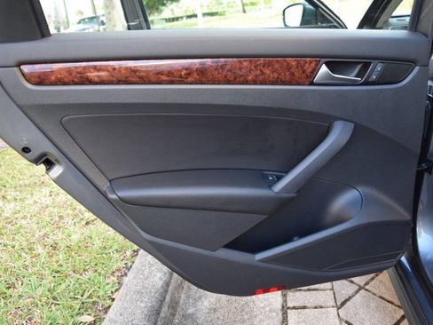 Used 2015 Volkswagen Passat TDI SEL Premium image 70