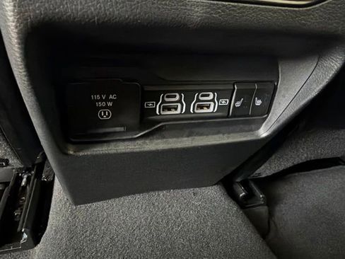 Used 2024 Jeep Grand Cherokee Limited w/ Black Appearance Package AWD/4WD image 16