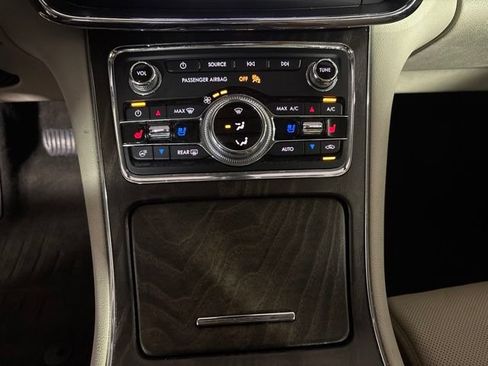 Used 2019 Lincoln Continental Reserve AWD/4WD image 38